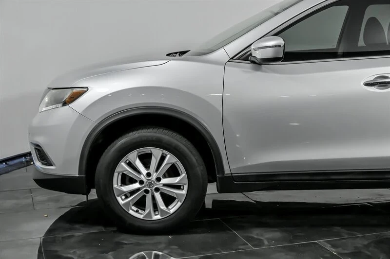 2016 Nissan Rogue - Image 6 of 12