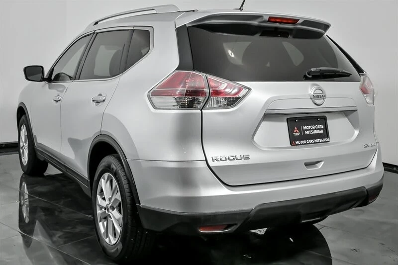 2016 Nissan Rogue - Image 9 of 12