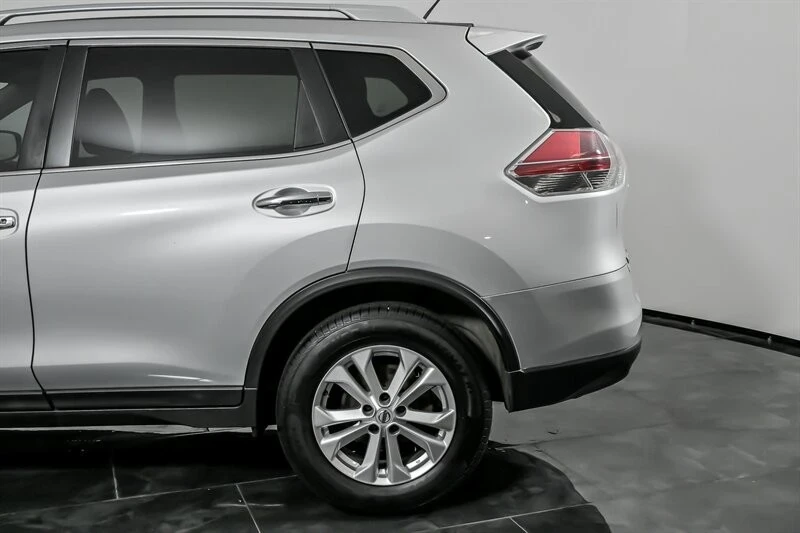 2016 Nissan Rogue - Image 8 of 12