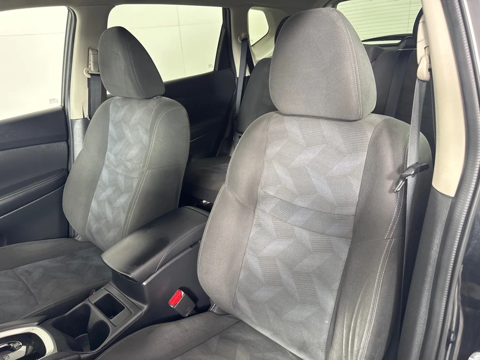 2016 Nissan Rogue - Image 11 of 12
