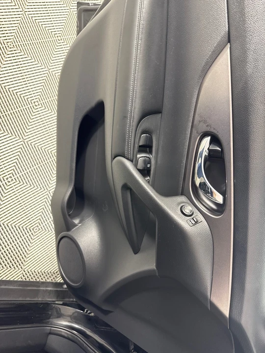 2016 Nissan Rogue - Image 9 of 12