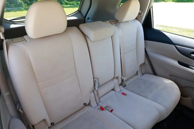 2016 Nissan Rogue - Image 10 of 14