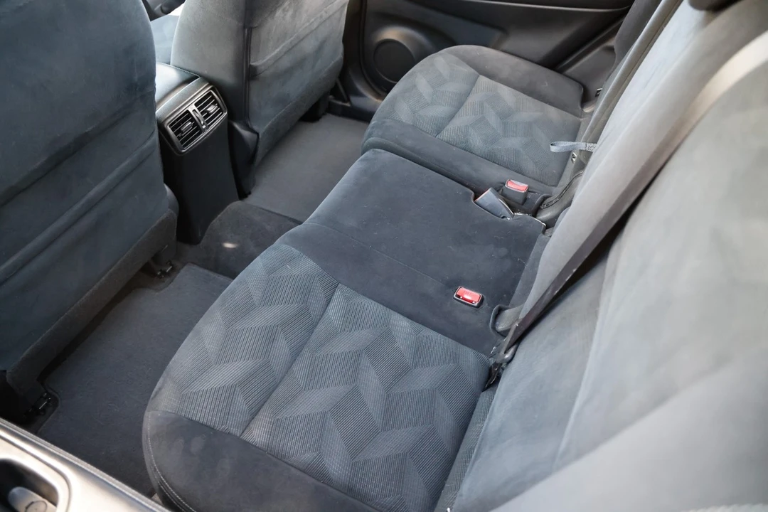 2016 Nissan Rogue - Image 10 of 12