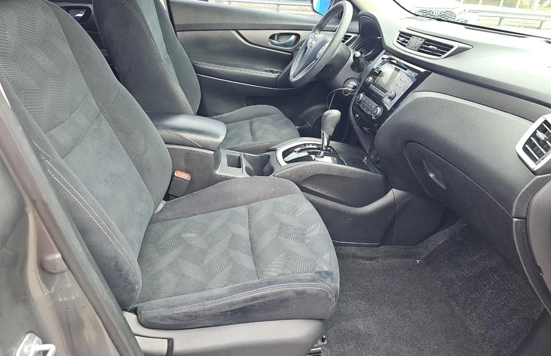 2016 Nissan Rogue - Image 8 of 13