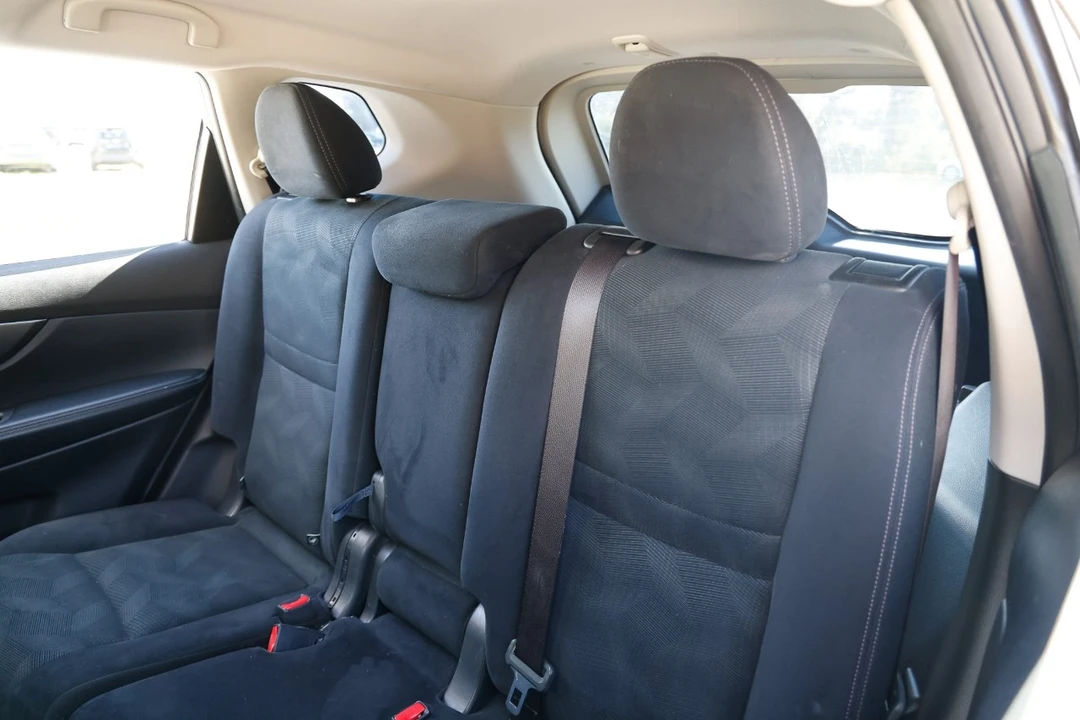 2016 Nissan Rogue - Image 8 of 12