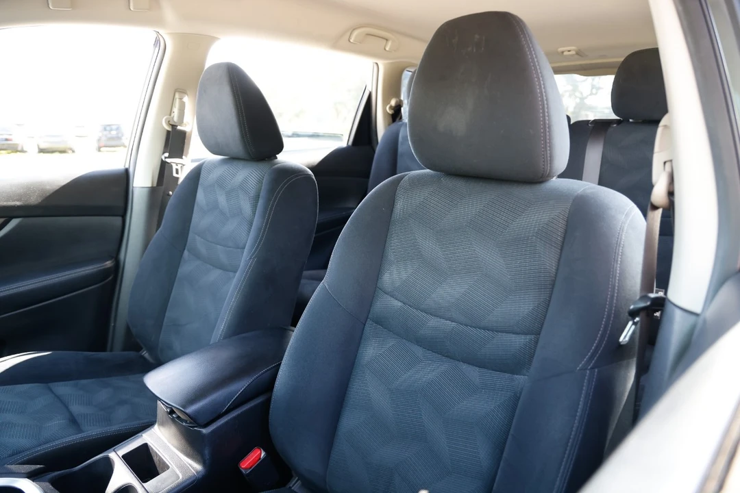 2016 Nissan Rogue - Image 6 of 12