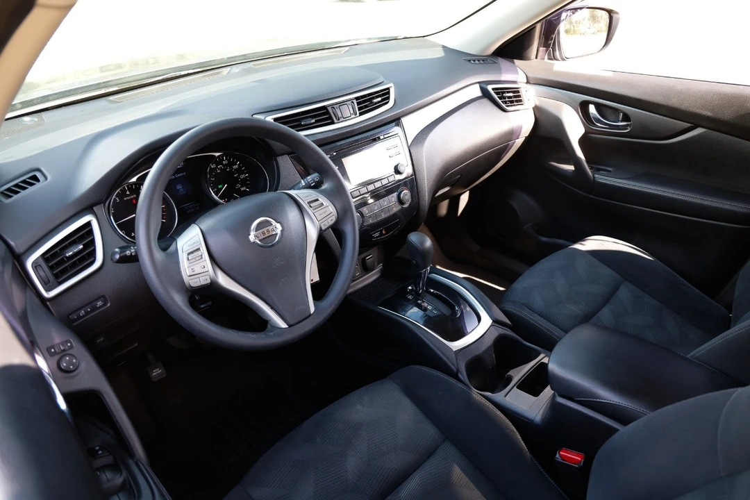 2016 Nissan Rogue - Image 4 of 12