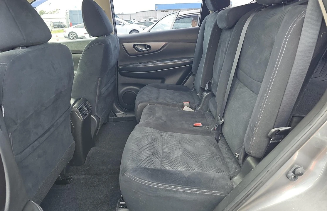 2016 Nissan Rogue - Image 12 of 13