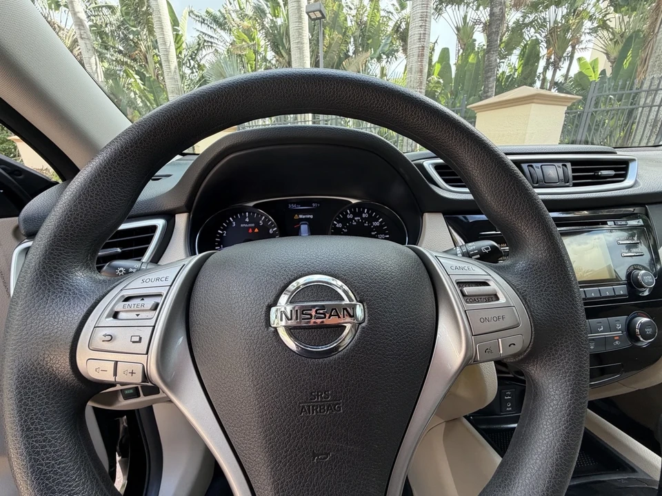 2016 Nissan Rogue - Image 14 of 17