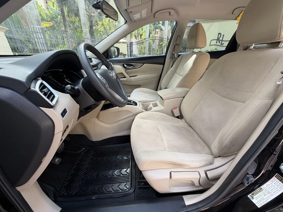 2016 Nissan Rogue - Image 10 of 17