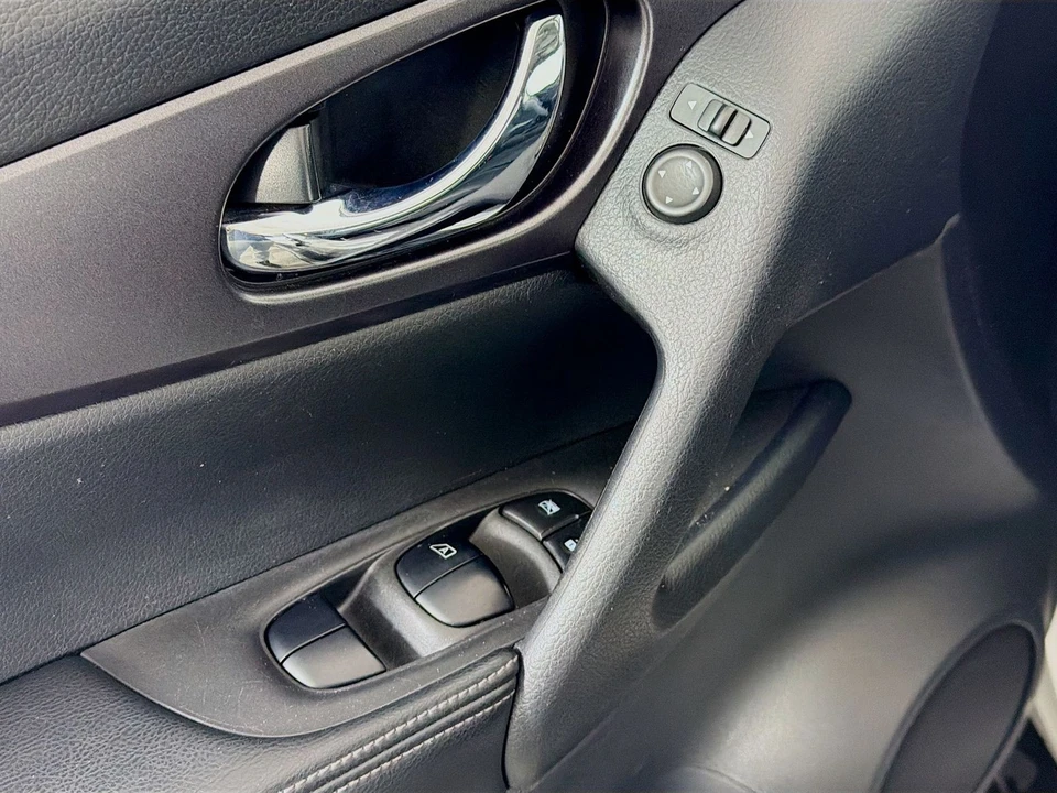 2016 Nissan Rogue - Image 20 of 21