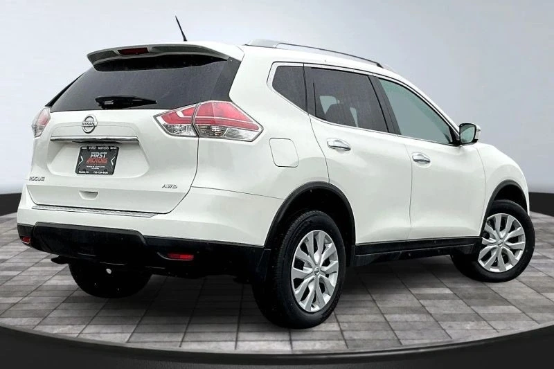 2016 Nissan Rogue - Image 5 of 12