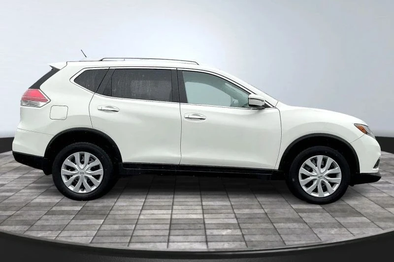 2016 Nissan Rogue - Image 8 of 12
