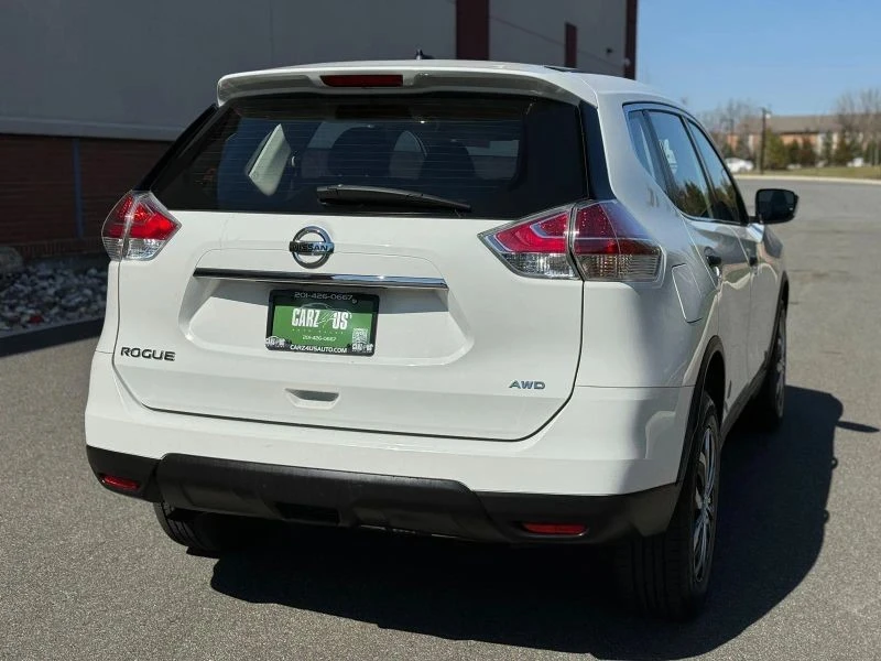 2016 Nissan Rogue - Image 8 of 12