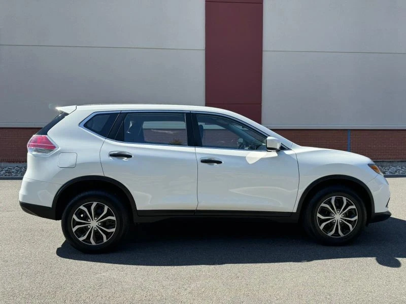 2016 Nissan Rogue - Image 6 of 12