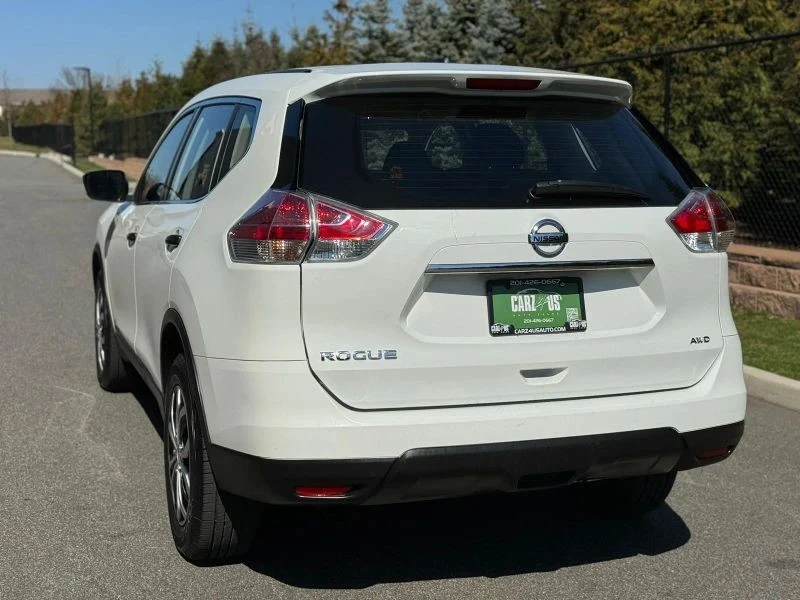 2016 Nissan Rogue - Image 10 of 12