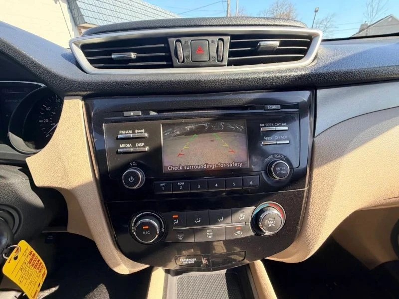 2016 Nissan Rogue - Image 6 of 12