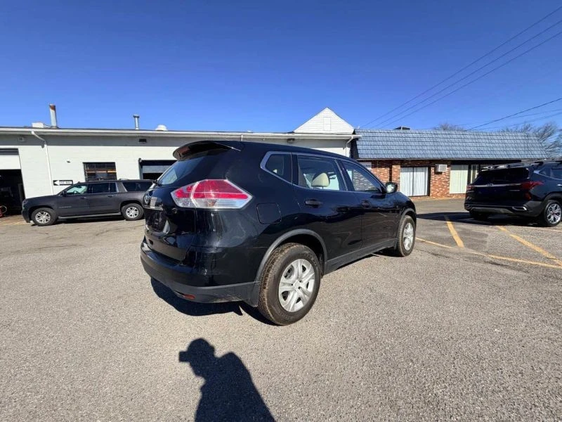 2016 Nissan Rogue - Image 10 of 12