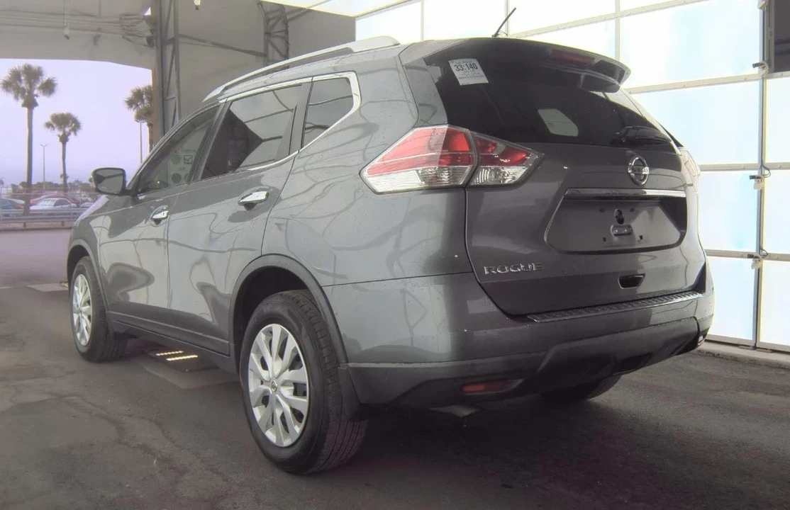 2016 Nissan Rogue - Image 6 of 10