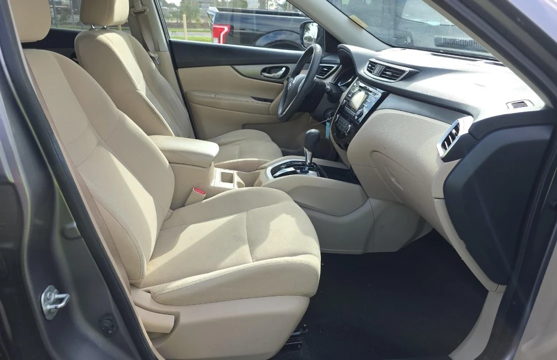 2016 Nissan Rogue - Image 8 of 10