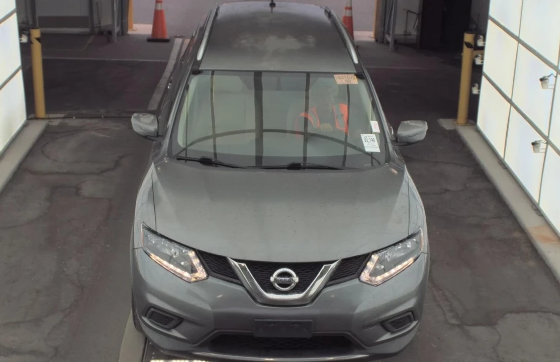 2016 Nissan Rogue - Image 2 of 10