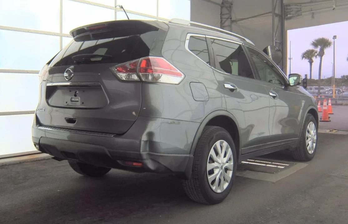 2016 Nissan Rogue - Image 4 of 10