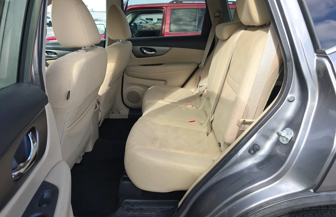 2016 Nissan Rogue - Image 9 of 10
