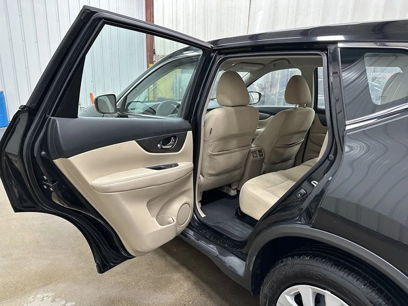 2016 Nissan Rogue - Image 11 of 21