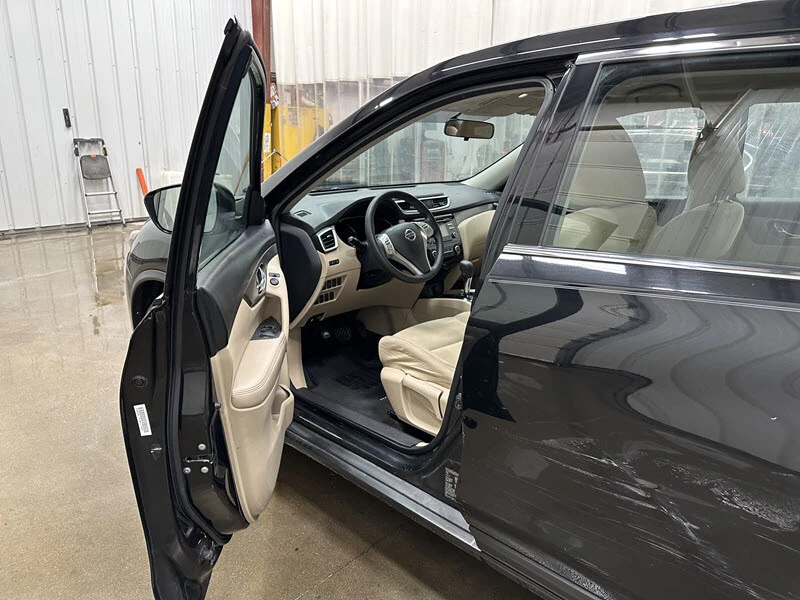 2016 Nissan Rogue - Image 8 of 21