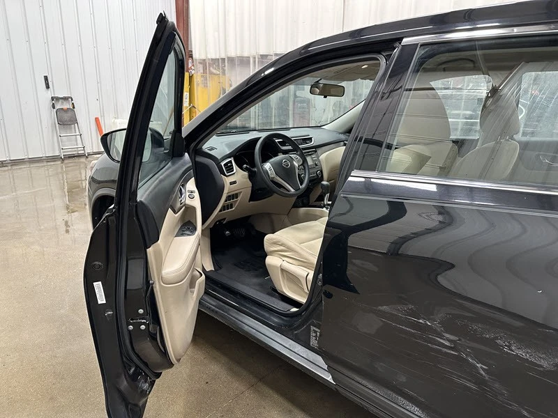 2016 Nissan Rogue - Image 8 of 21