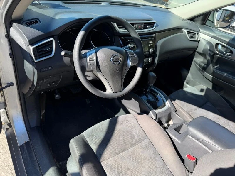 2016 Nissan Rogue - Image 9 of 12