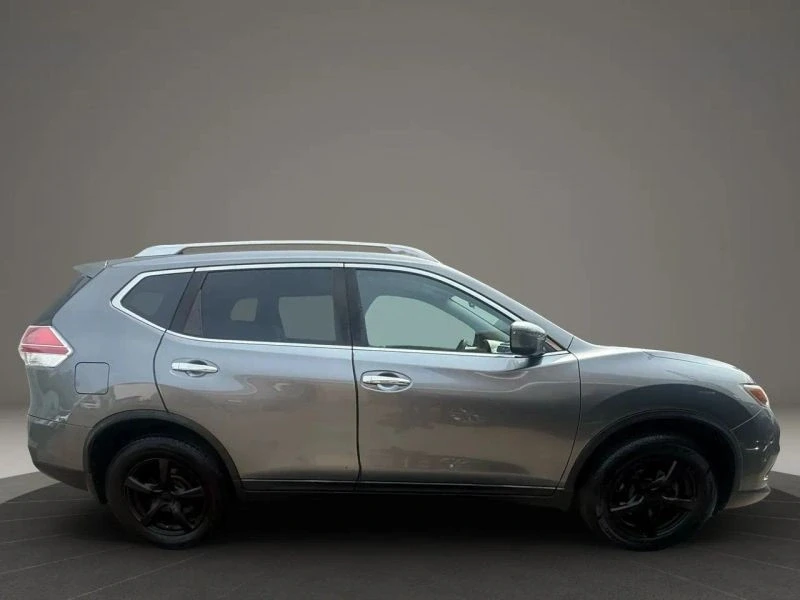 2016 Nissan Rogue - Image 4 of 12