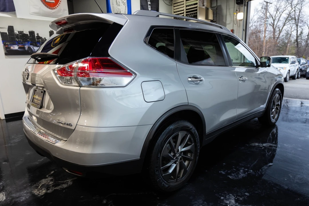 2016 Nissan Rogue - Image 11 of 21