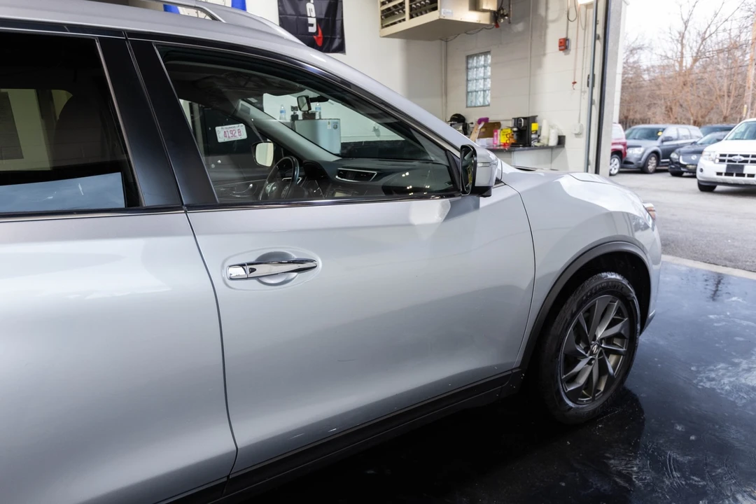 2016 Nissan Rogue - Image 14 of 21