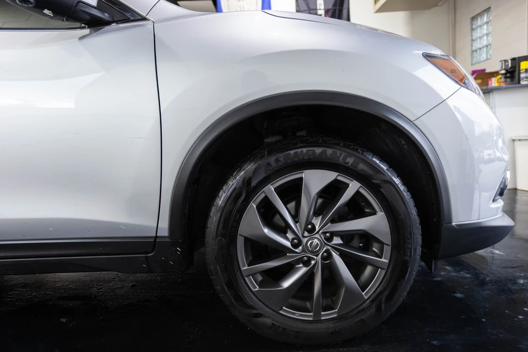 2016 Nissan Rogue - Image 16 of 21