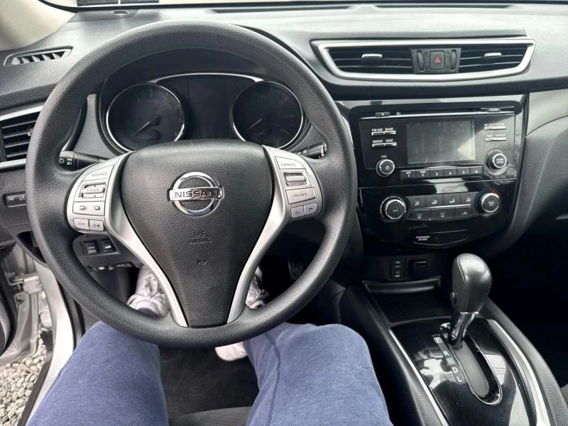 2016 Nissan Rogue - Image 10 of 12