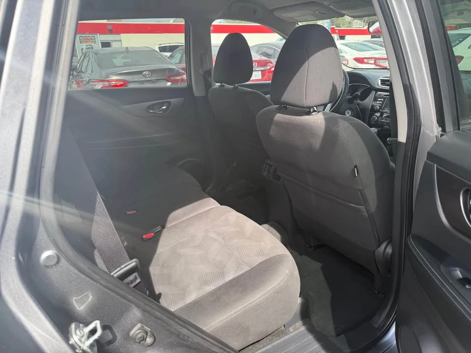 2016 Nissan Rogue - Image 10 of 11