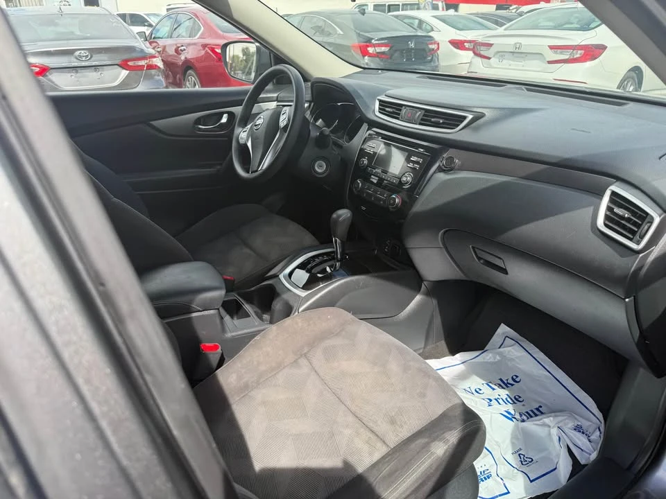 2016 Nissan Rogue - Image 8 of 11