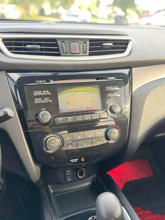 2016 Nissan Rogue - Image 6 of 8