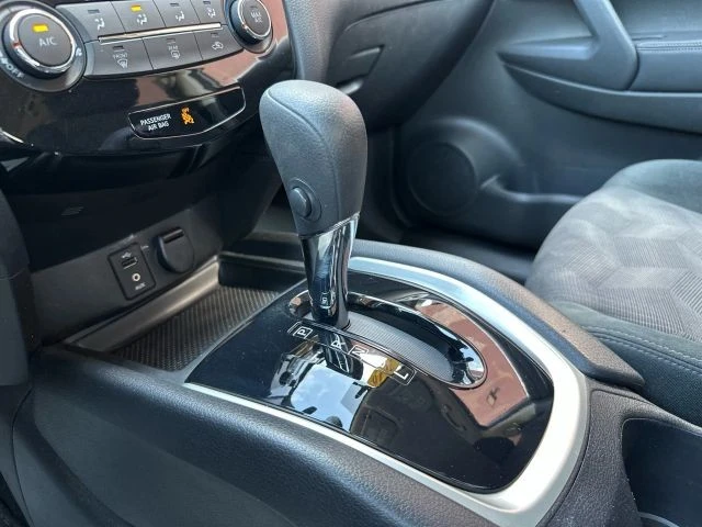 2016 Nissan Rogue - Image 20 of 21