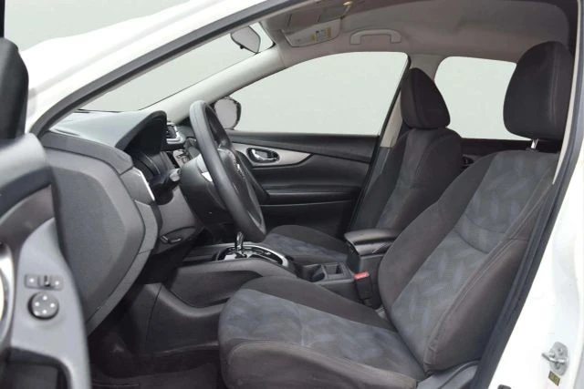 2016 Nissan Rogue - Image 17 of 21