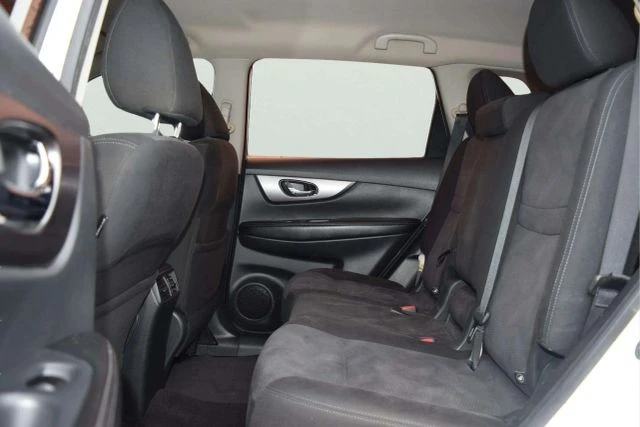 2016 Nissan Rogue - Image 18 of 21