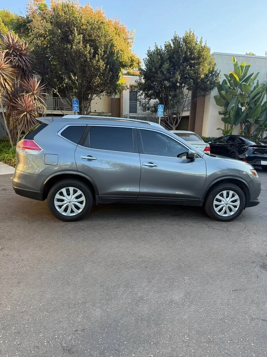 2016 Nissan Rogue - Image 2 of 10