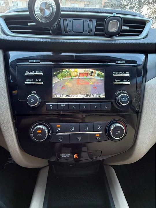 2016 Nissan Rogue - Image 8 of 10