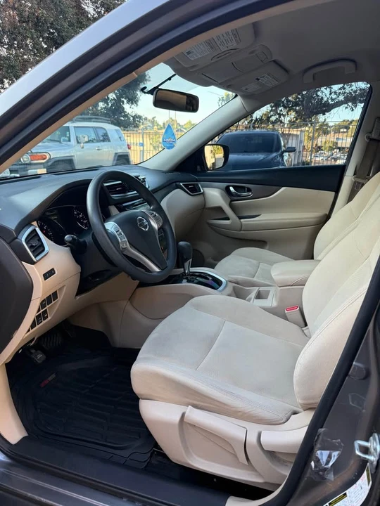 2016 Nissan Rogue - Image 4 of 10