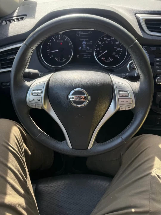 2016 Nissan Rogue - Image 14 of 17