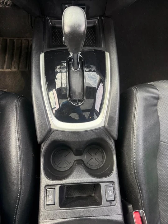 2016 Nissan Rogue - Image 16 of 17