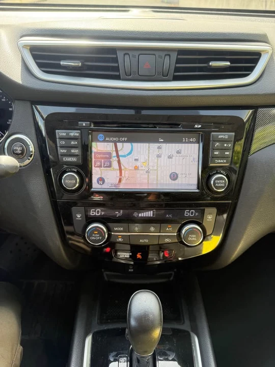 2016 Nissan Rogue - Image 10 of 17