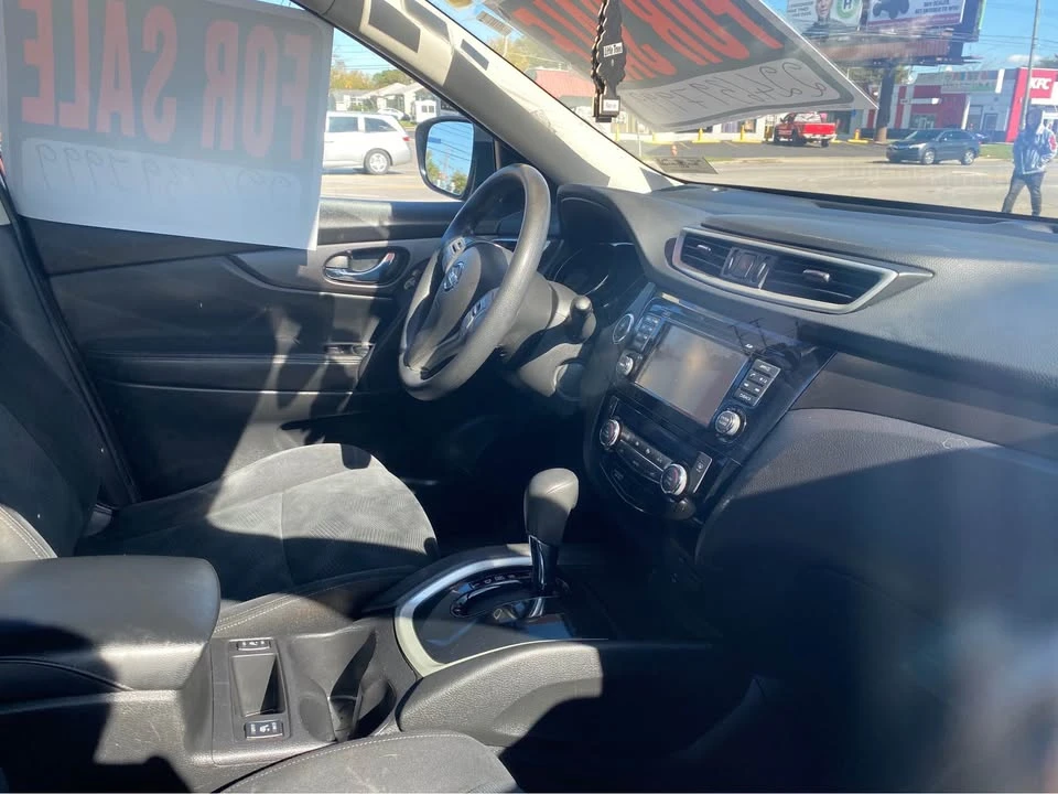 2016 Nissan Rogue - Image 10 of 14