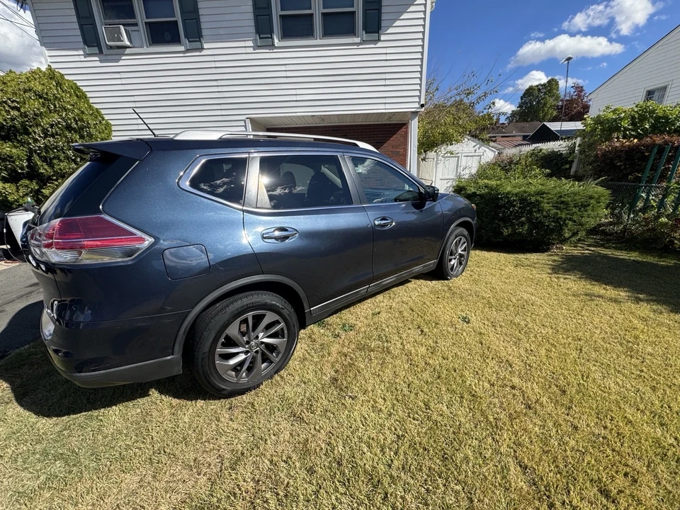 2016 Nissan Rogue - Image 2 of 19